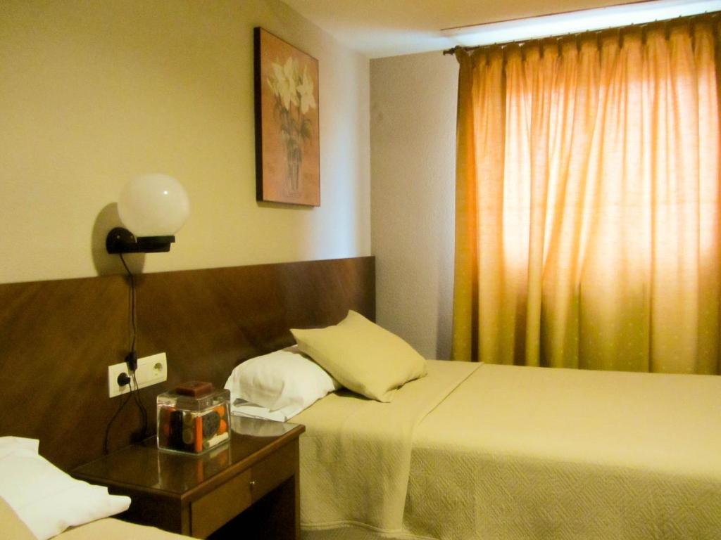 Hotel Avenida Рекена Стая снимка