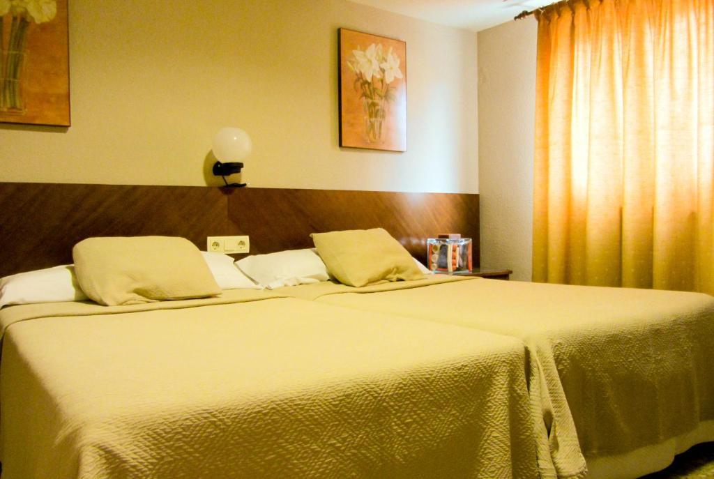 Hotel Avenida Рекена Стая снимка